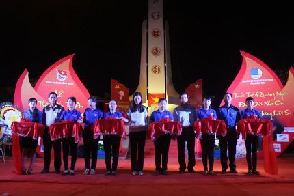 Lễ cắt băng khánh thành Công trình thanh niên tôn tạo Nghĩa trang liệt sĩ xã Tịnh Hòa.